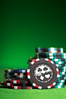 Live dealer action in real time Dealer showing cards and live action during a Free Bet Blackjack hand